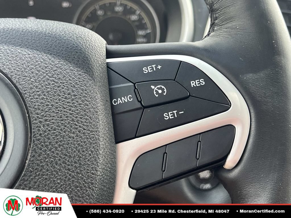 Used 2016 Jeep Cherokee Overland AWD/4WD image 23