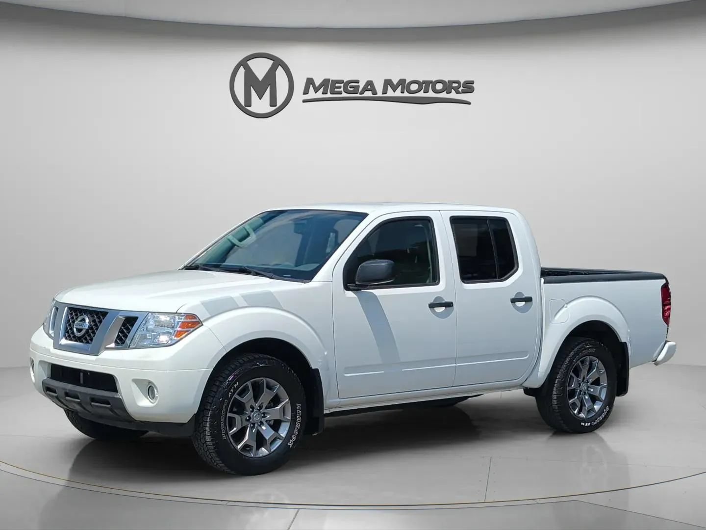 Used 2020 Nissan Frontier SV AWD/4WD image 2