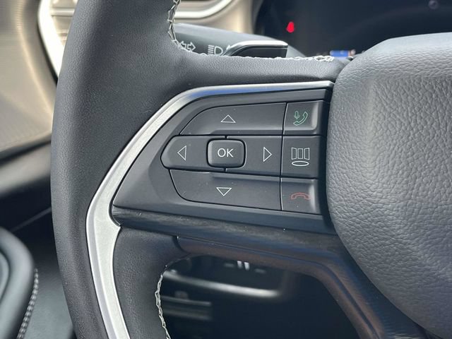 Used 2025 Jeep Grand Cherokee L Altitude AWD/4WD image 29