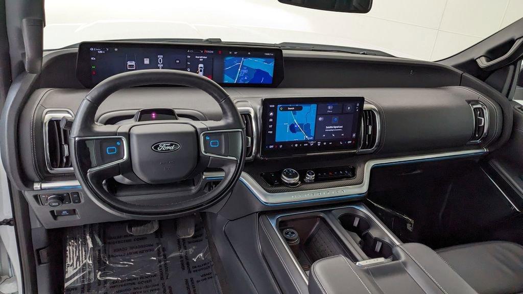 Certified 2025 Ford Expedition Max Platinum w/ Stealth Appearance Package AWD/4WD image 4