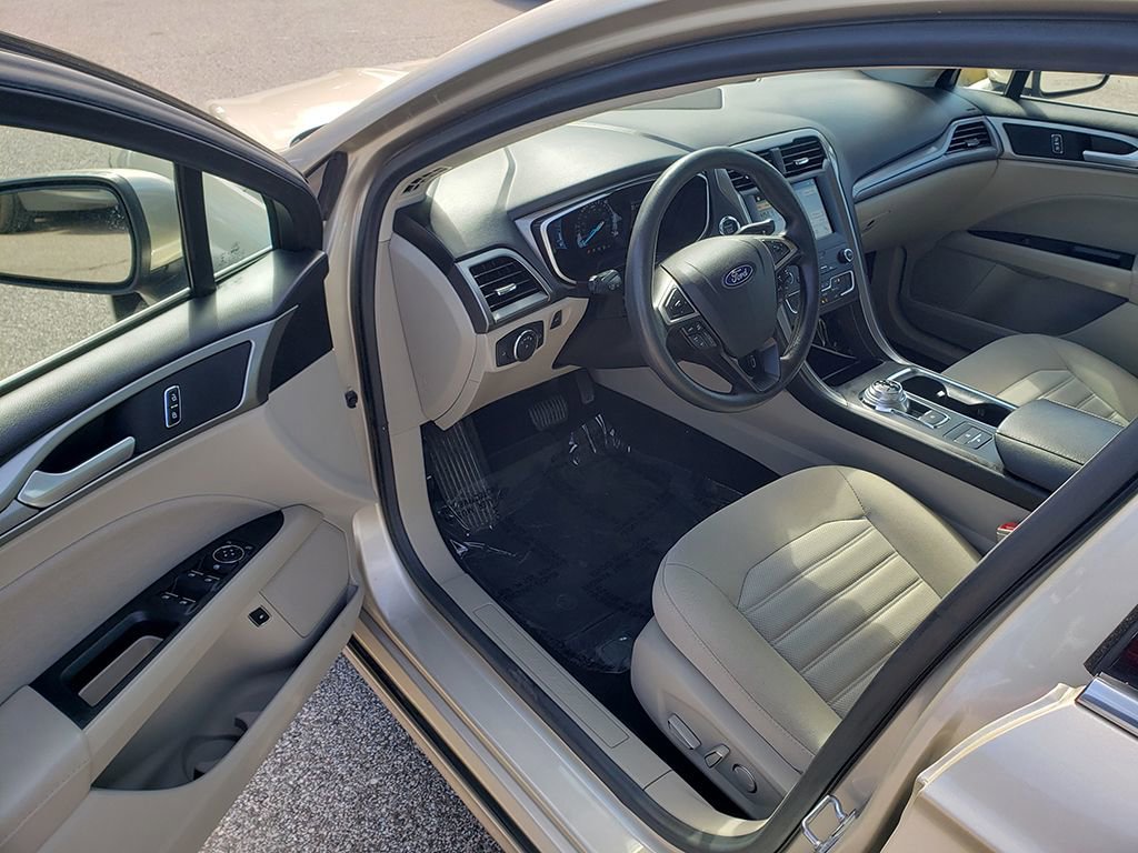 Certified 2019 Ford Fusion SE image 9