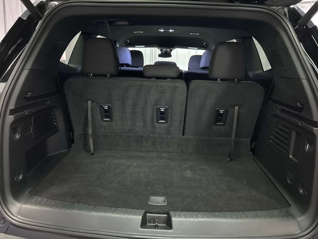 Used 2025 GMC Acadia Elevation image 25