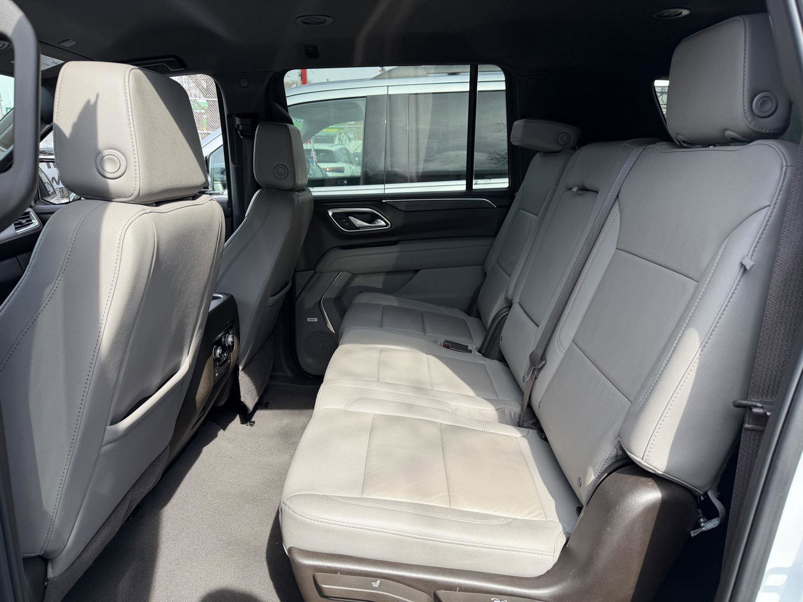 Used 2024 Chevrolet Suburban LT image 17