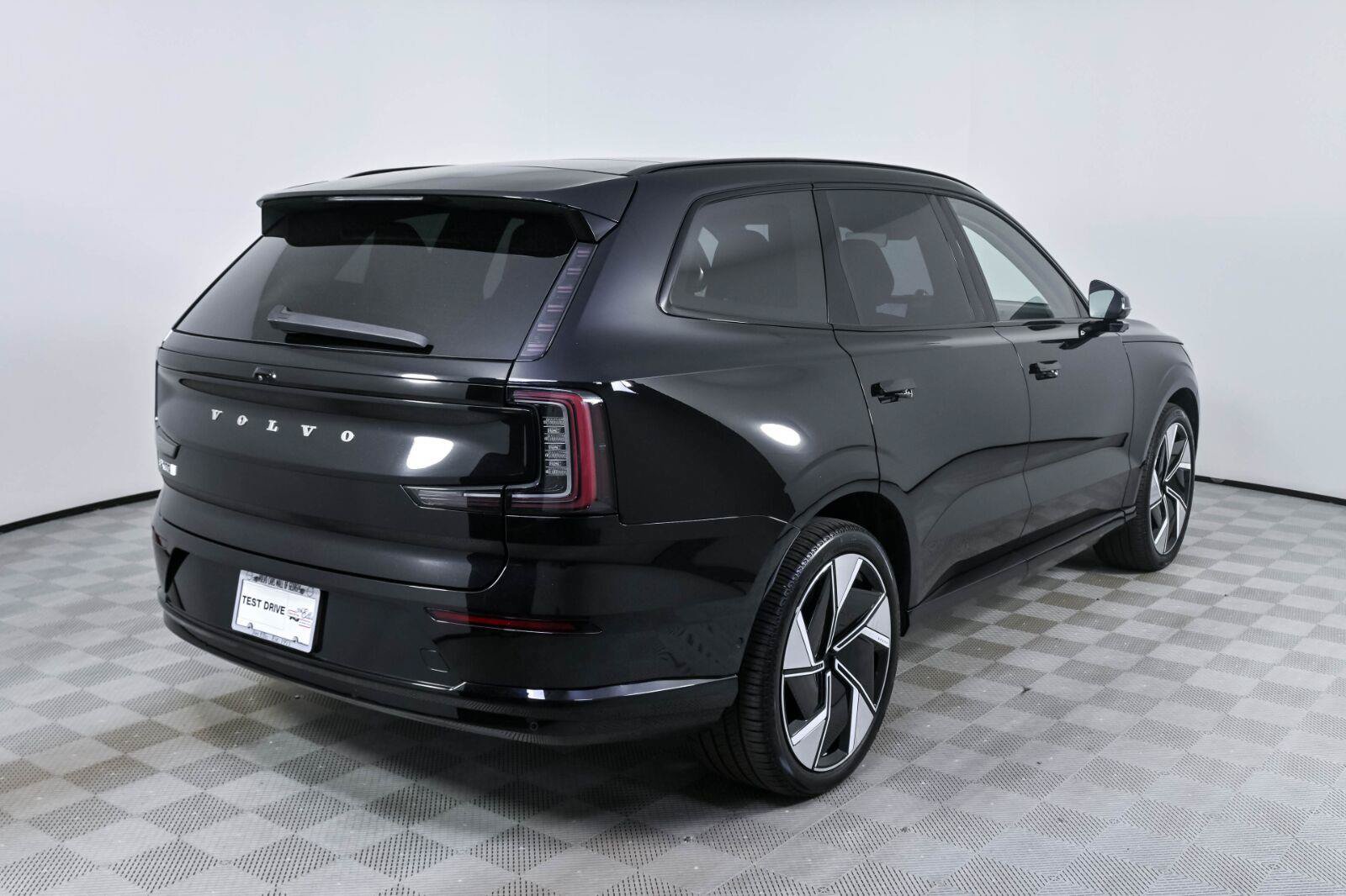 Certified 2025 Volvo EX90 Ultra AWD/4WD image 27