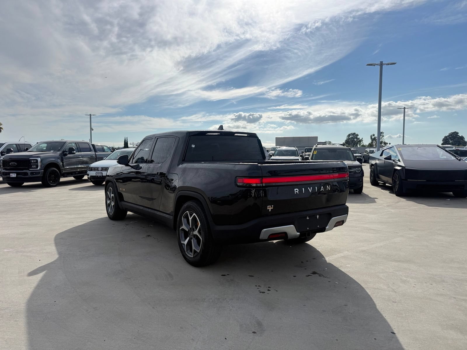 Used 2022 Rivian R1T Adventure AWD/4WD image 2