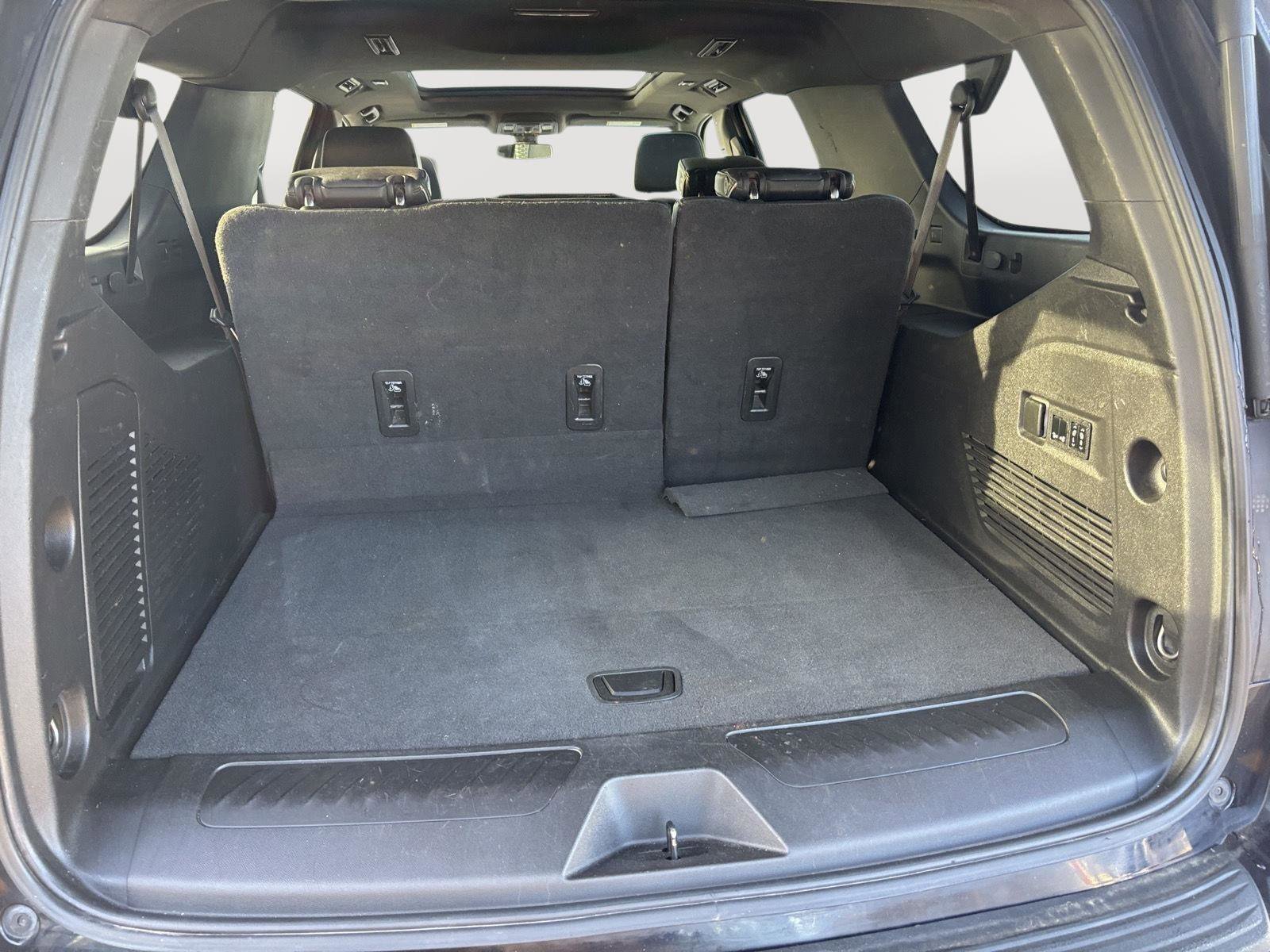 Used 2022 GMC Yukon XL SLT w/ SLT Premium Package image 7