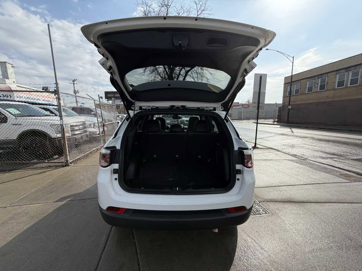 Used 2024 Jeep Compass Latitude w/ Sun and Sound Group image 20