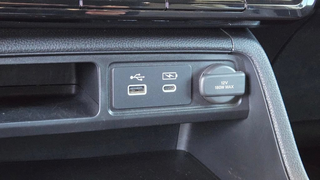 Used 2025 Honda Pilot Sport image 23