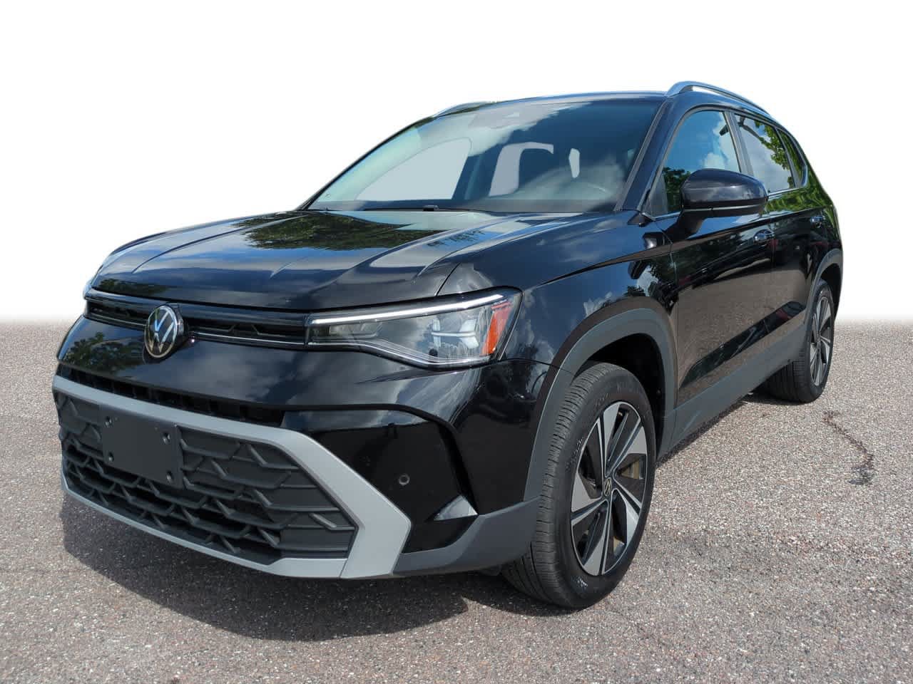 Used 2025 Volkswagen Taos SE AWD/4WD image 1