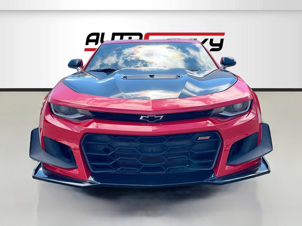 Used 2018 Chevrolet Camaro SS RWD image 2