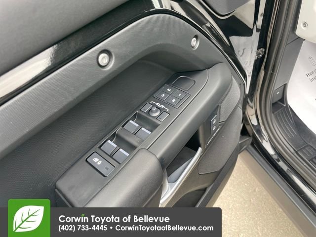 Used 2025 Land Rover Defender 110 S image 19