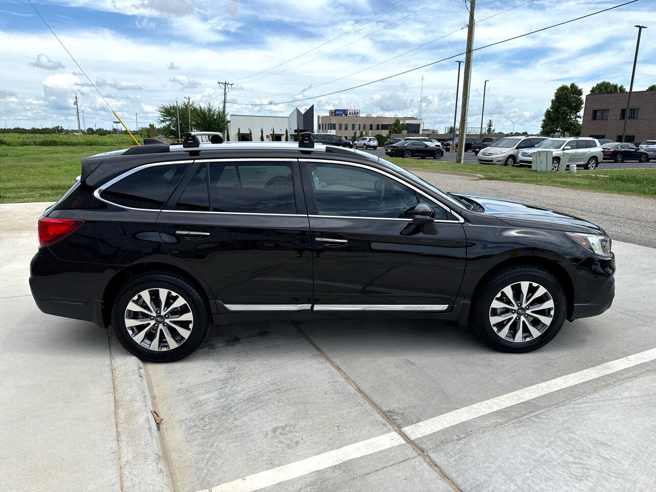 Used 2018 Subaru Outback 2.5i Touring image 8