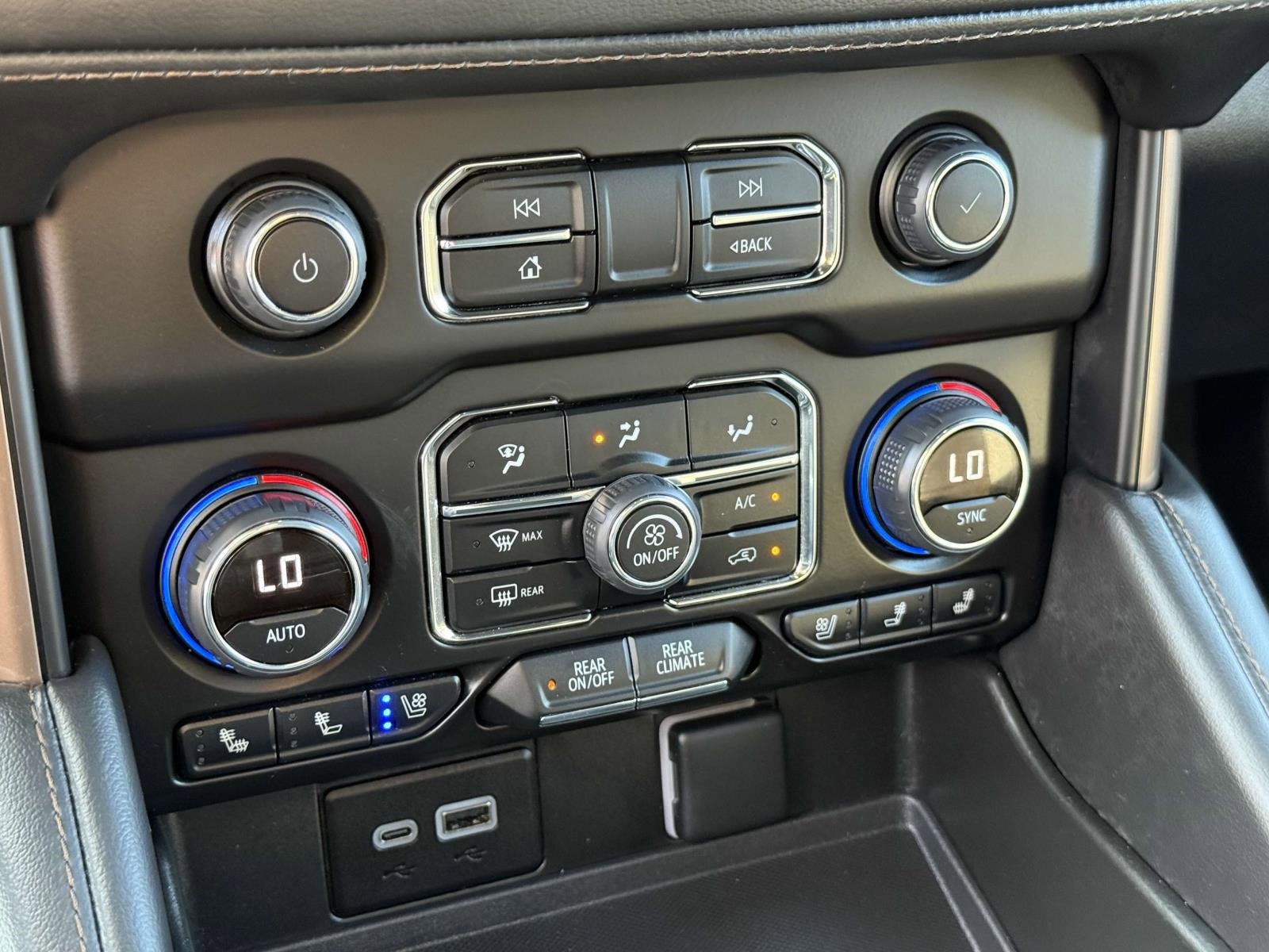 Used 2023 Chevrolet Suburban High Country image 11