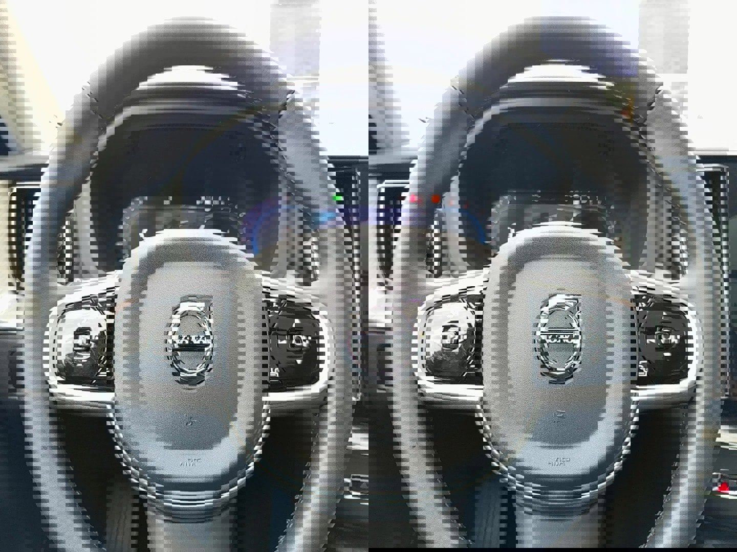 Certified 2025 Volvo XC60 B5 Plus image 18