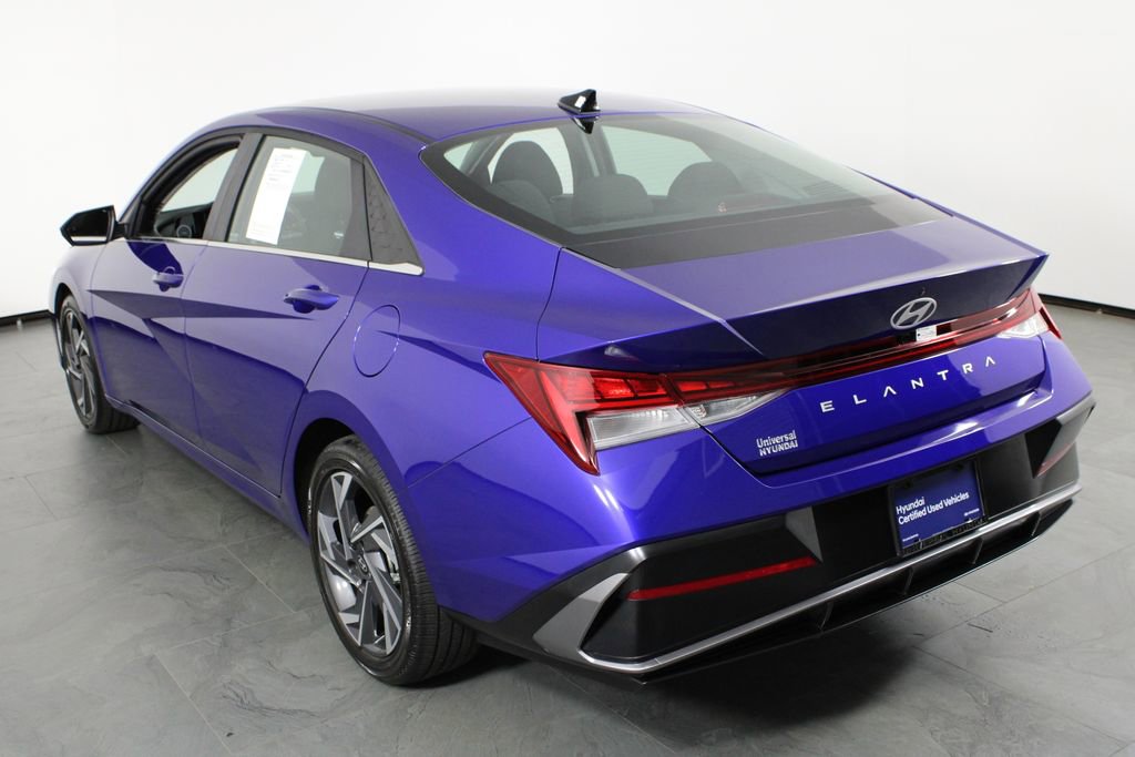 Certified 2025 Hyundai Elantra SEL image 4