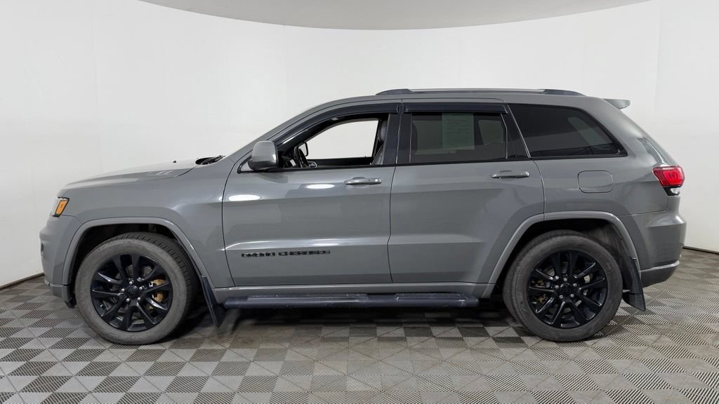 Used 2020 Jeep Grand Cherokee Altitude AWD/4WD image 5
