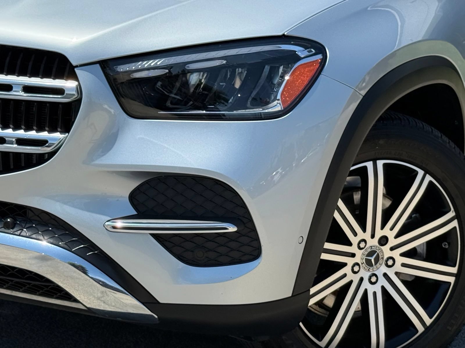 Used 2024 Mercedes-Benz GLE 350 4MATIC image 3