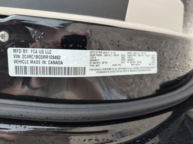 Used 2024 Chrysler Pacifica Touring-L FWD image 35