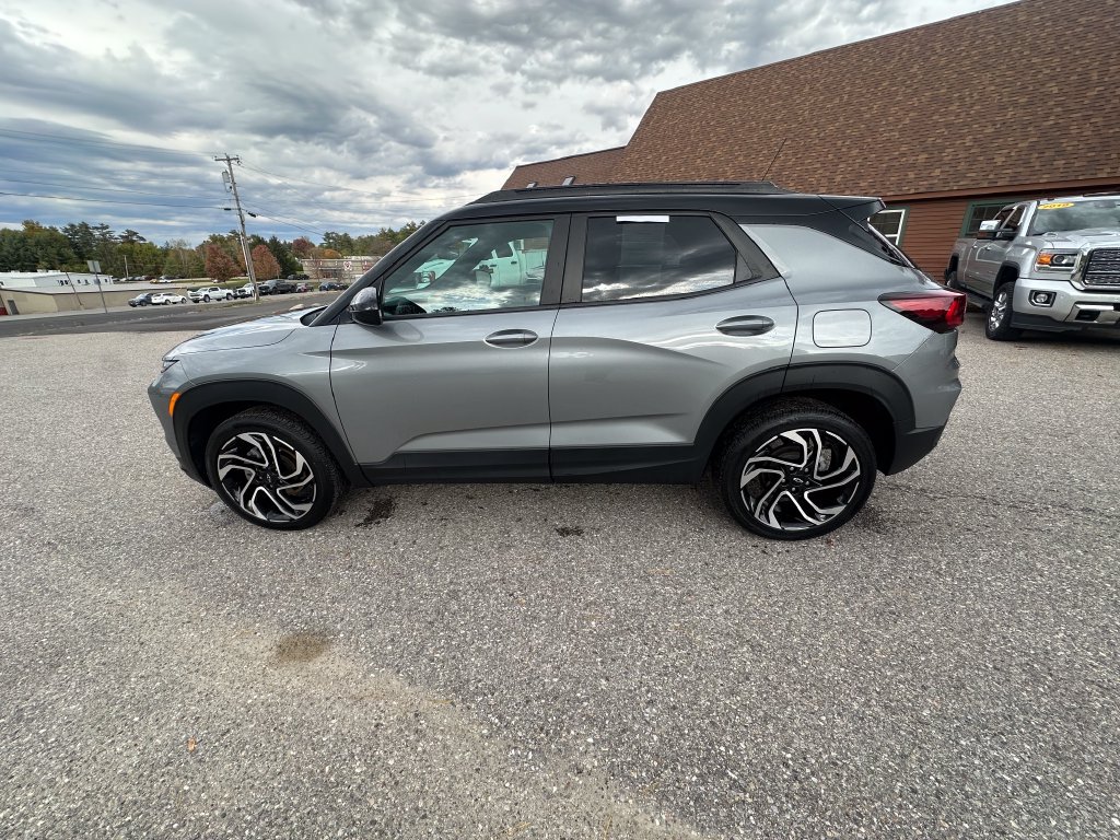 Used 2025 Chevrolet TrailBlazer RS w/ Convenience Package AWD/4WD image 2