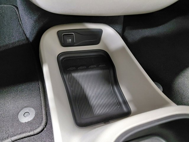 Used 2024 Chrysler Pacifica Touring-L image 32