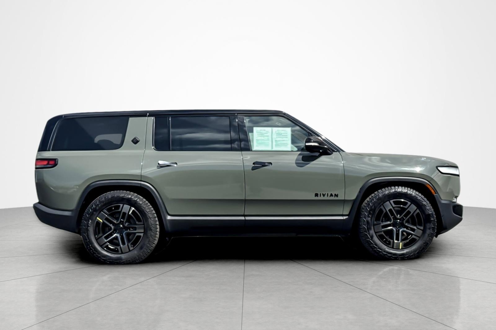 Used 2023 Rivian R1S Launch Edition image 6
