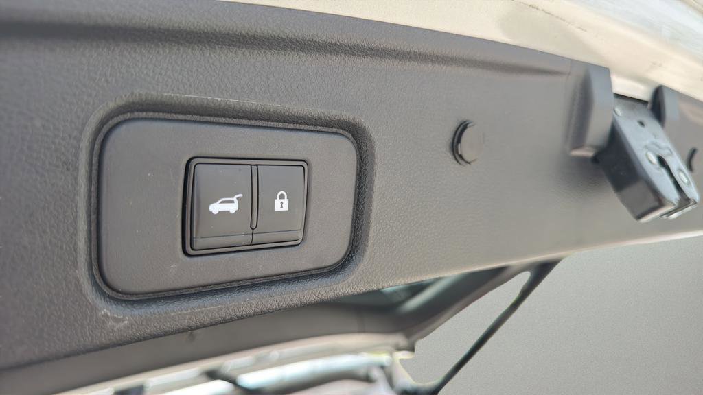 Used 2024 Nissan Pathfinder SV w/ SV Premium Package image 29