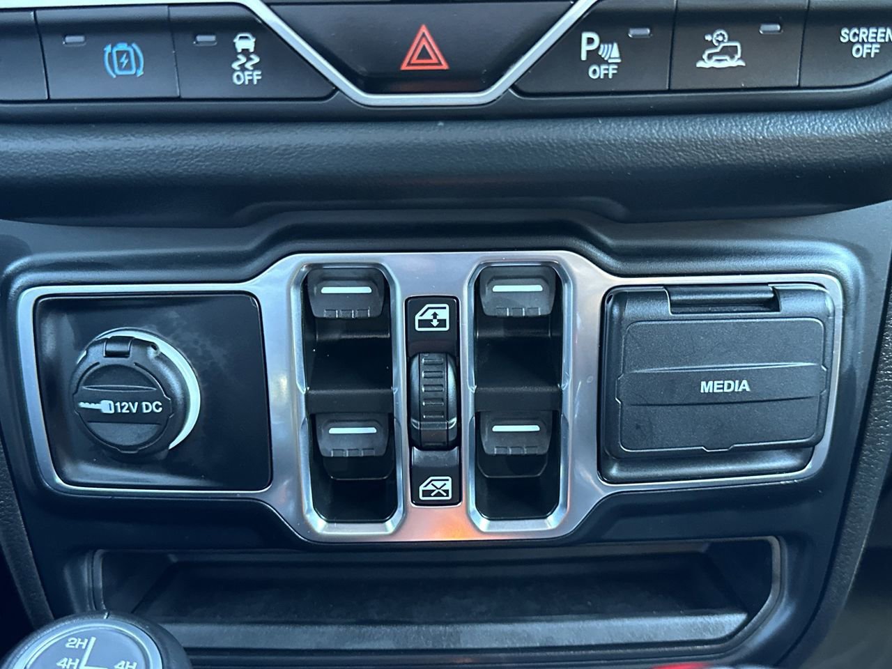 Used 2024 Jeep Wrangler Unlimited Sahara w/ Technology Group image 9