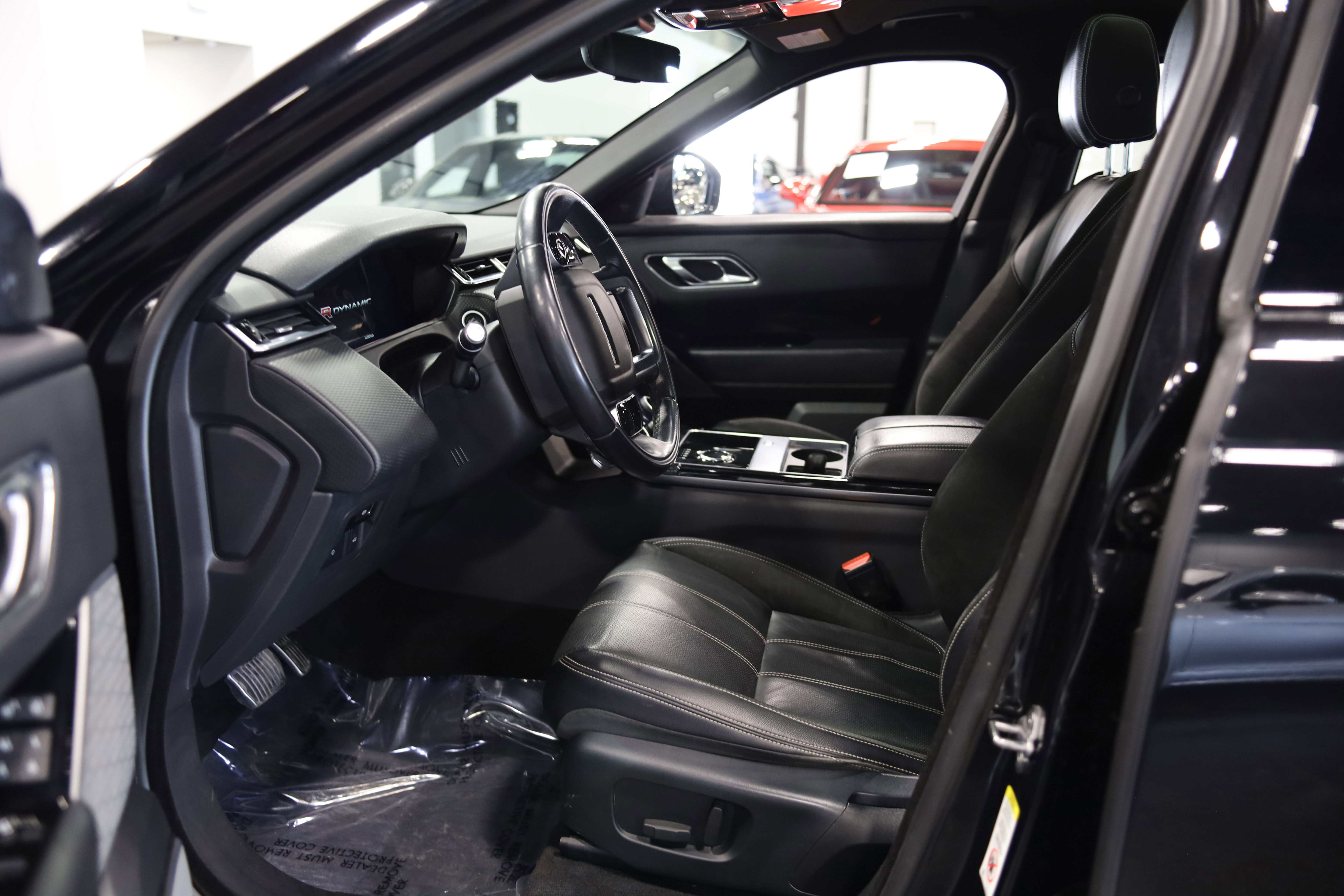 Used 2019 Land Rover Range Rover Velar R-Dynamic SE image 16