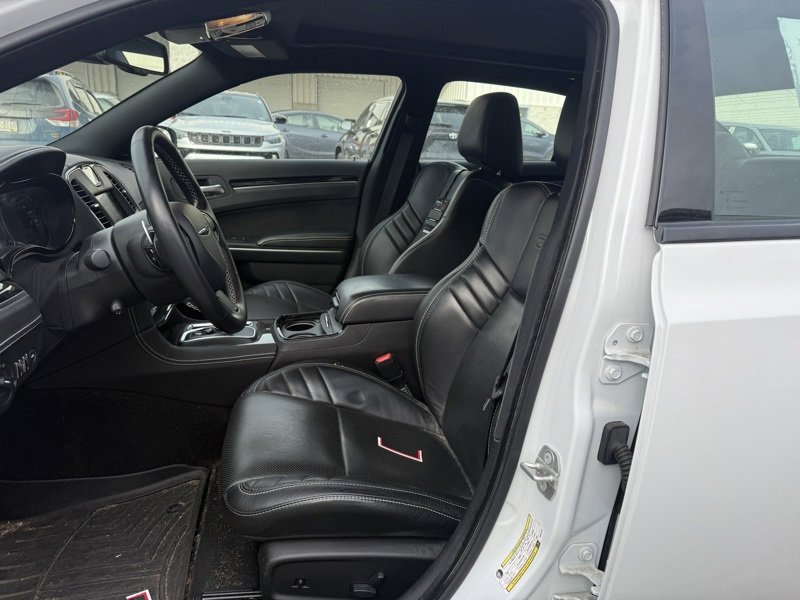 Used 2023 Chrysler 300 C image 10