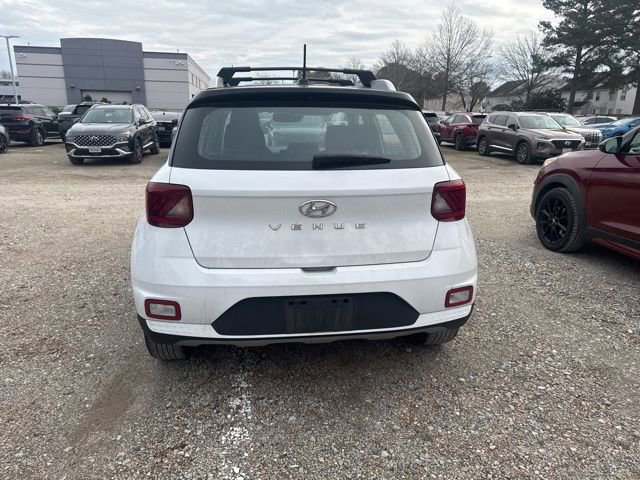 Used 2023 Hyundai Venue Limited image 8