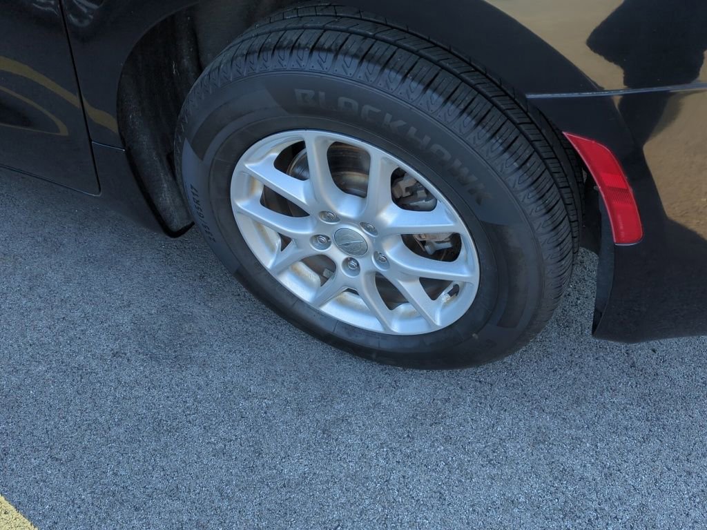 Used 2017 Chrysler Pacifica Touring image 5