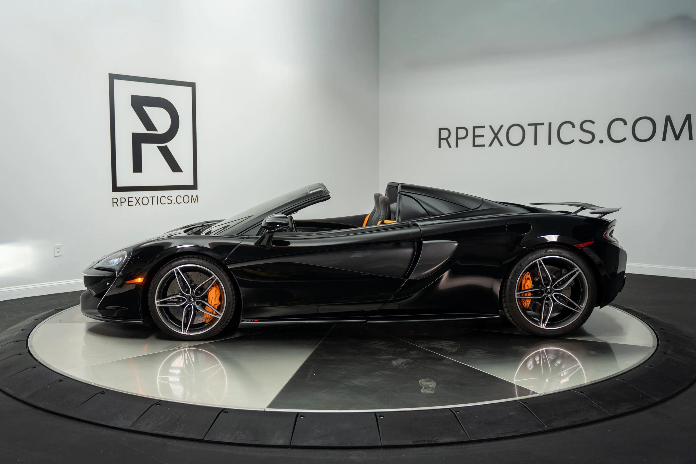Used 2019 McLaren 570S Spider image 14
