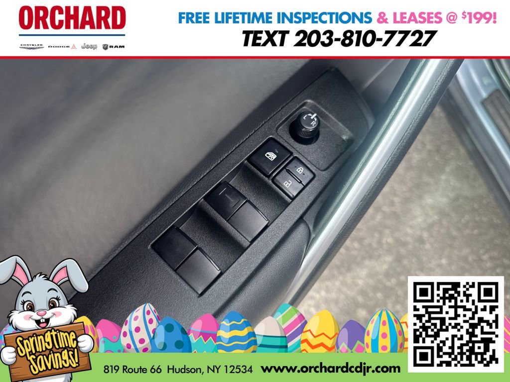 Used 2023 Toyota Corolla Cross XLE w/ Convenience Package image 11