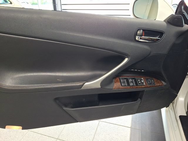 Used 2012 Lexus IS 250C w/ Luxury Pkg RWD image 15