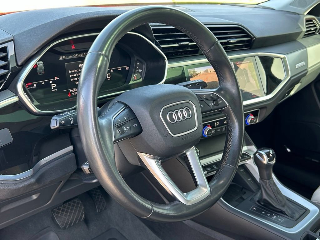Used 2023 Audi Q3 2.0T Premium Plus w/ Premium Plus Package AWD/4WD image 17