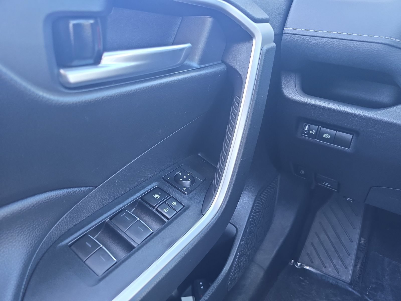 Certified 2025 Toyota RAV4 XLE AWD/4WD image 23