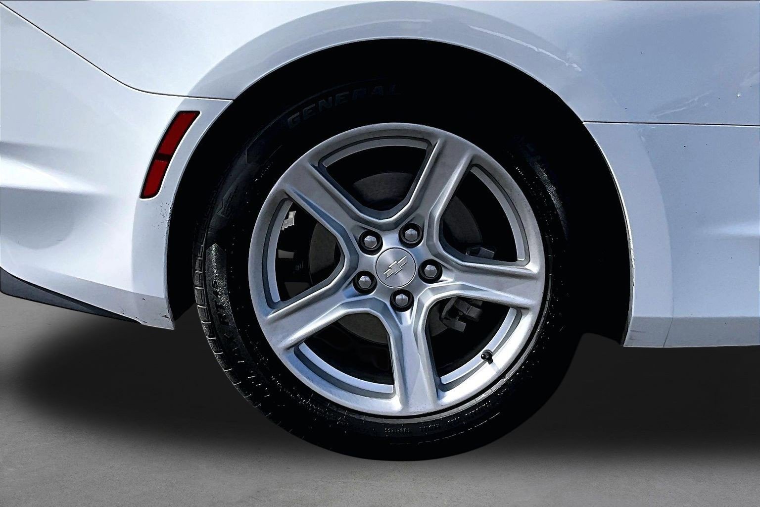 Used 2021 Chevrolet Camaro LT RWD image 8