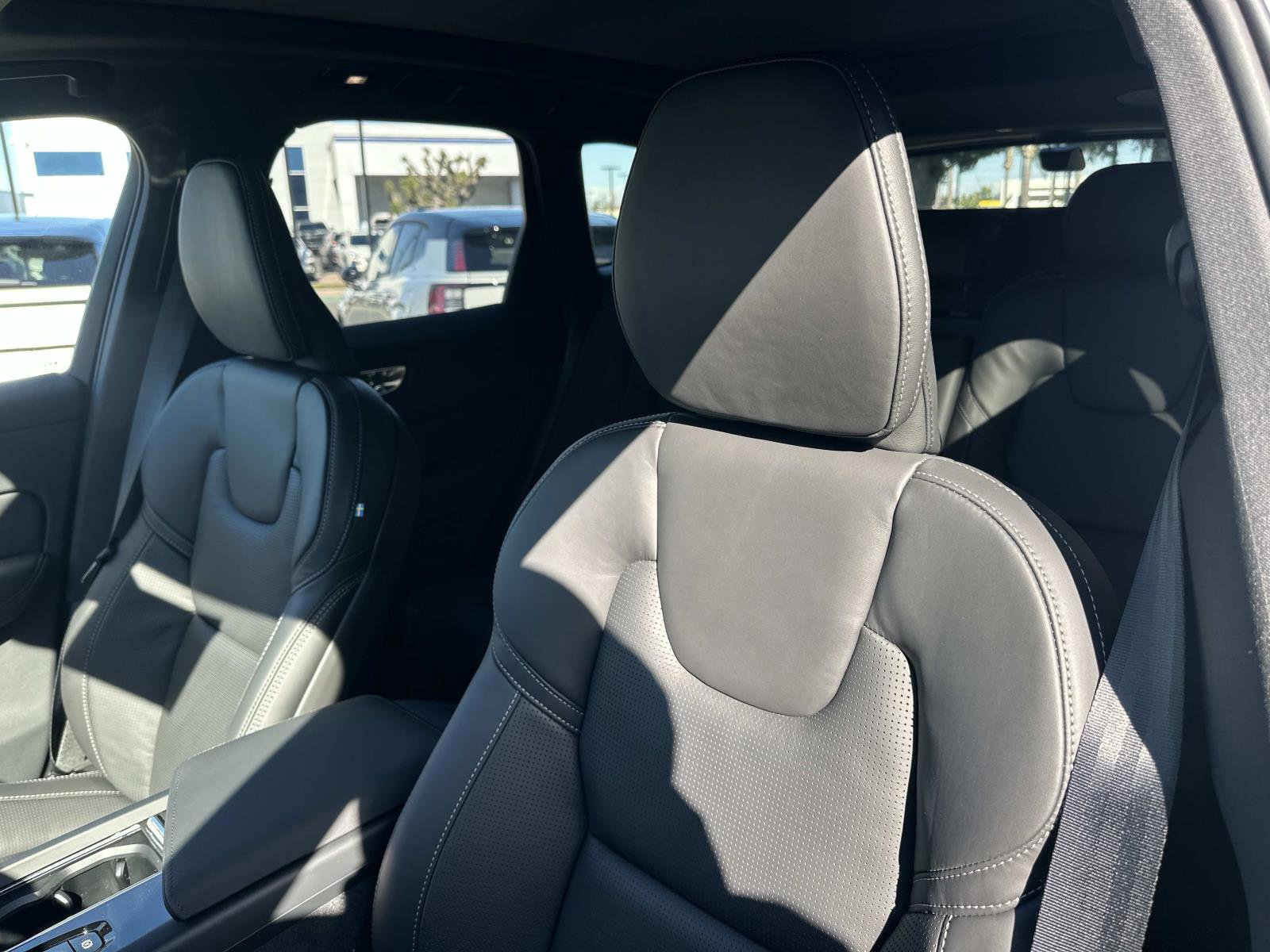 New 2026 Volvo XC60 T8 Ultra w/ Climate Package PRO AWD/4WD image 15