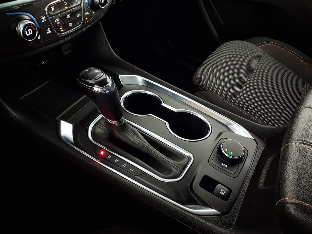 Used 2018 Chevrolet Traverse LT FWD image 21