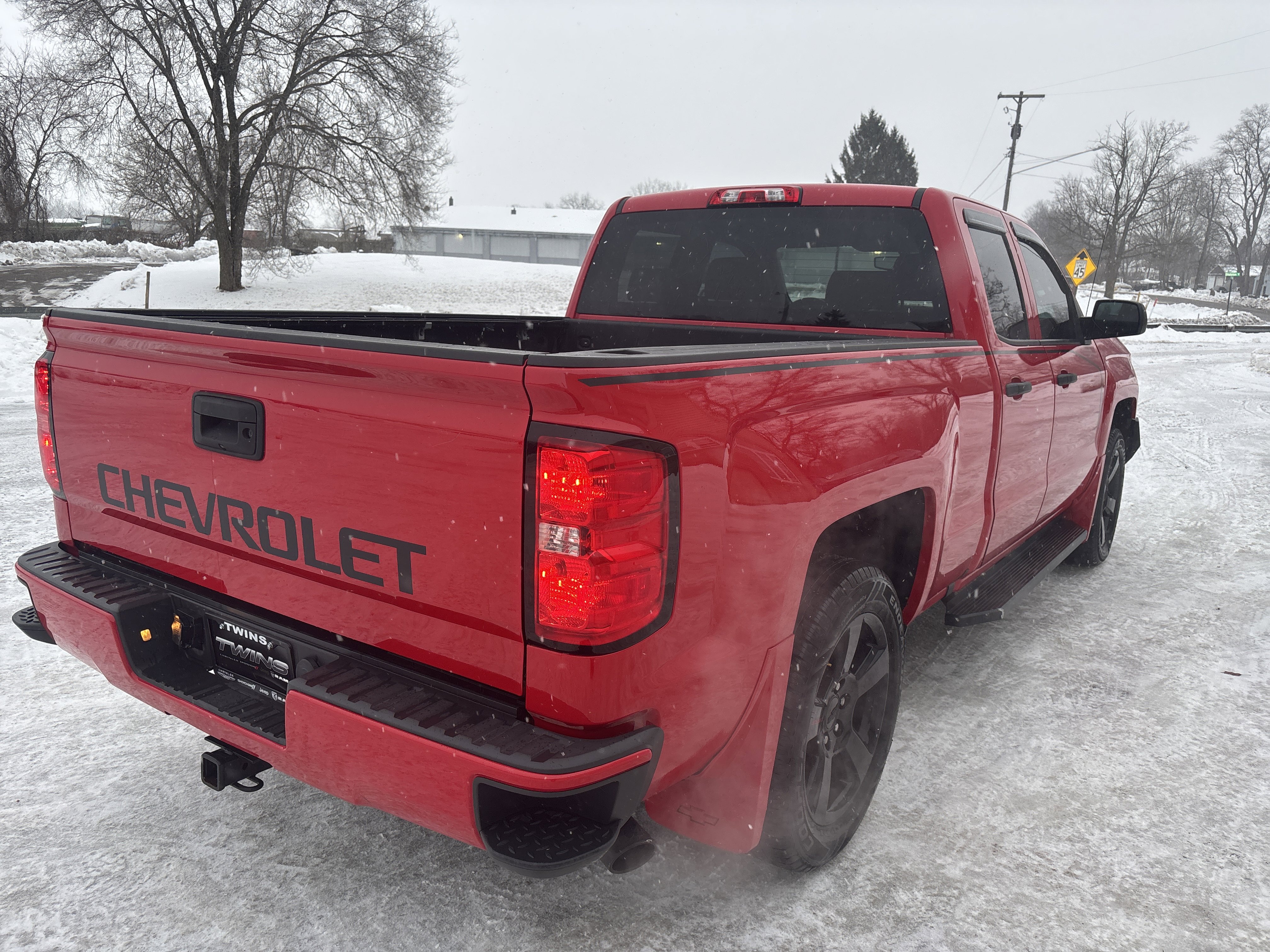 Used 2018 Chevrolet Silverado 1500 Custom image 3