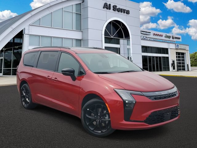 New 2027 Chrysler Pacifica Limited w/ Family Tech Group