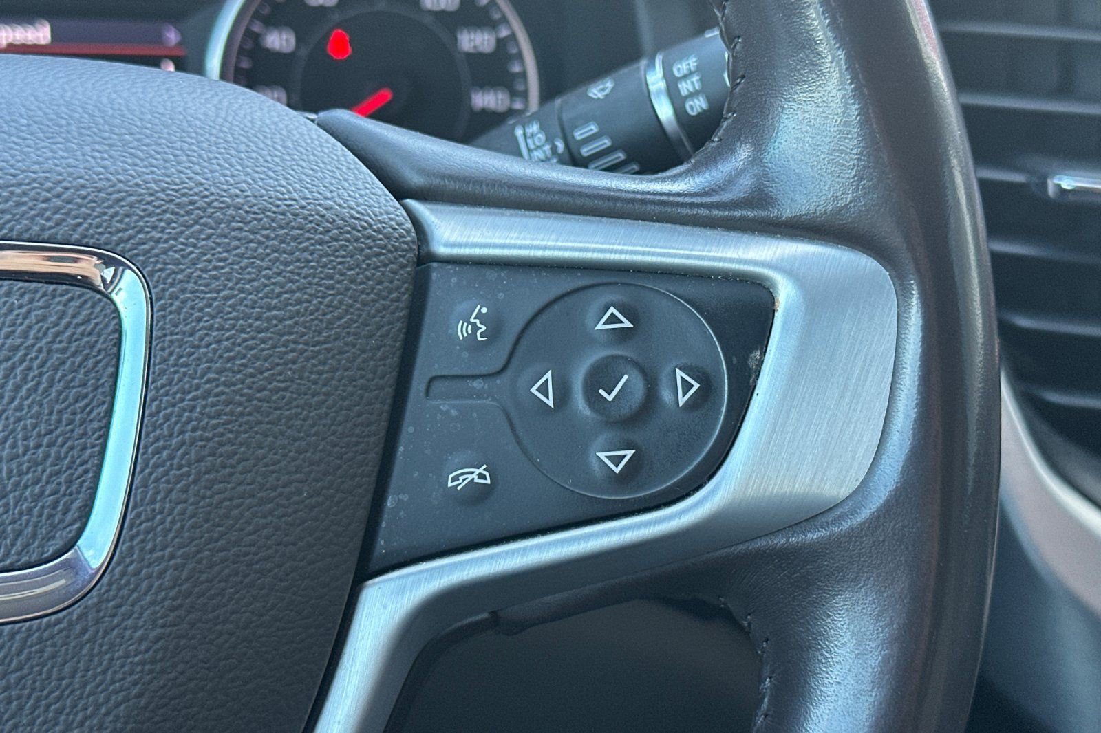 Used 2021 GMC Acadia SLT image 35