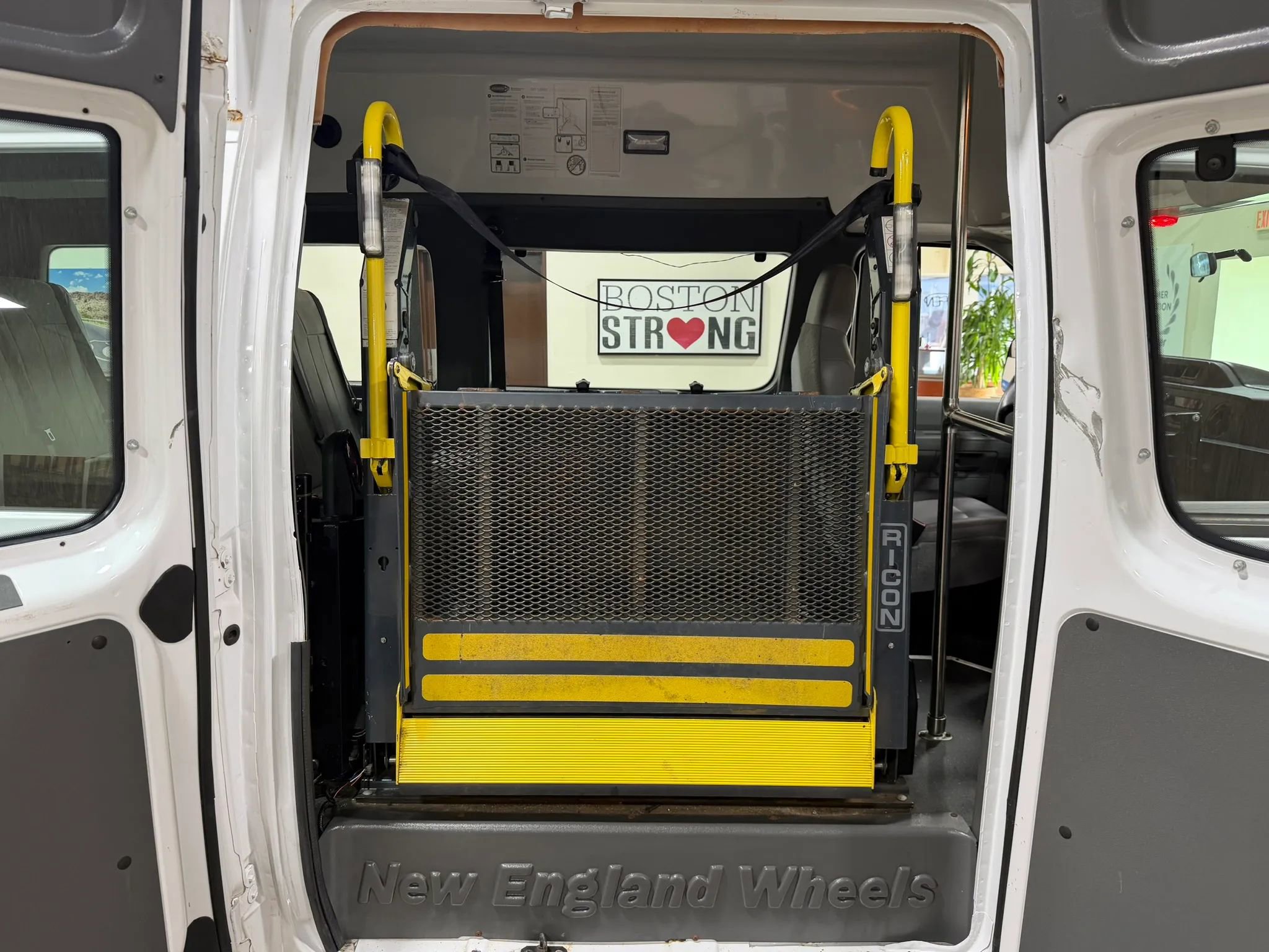 Used 2014 Ford E-250 and Econoline 250 Extended w/ Power Group RWD image 44