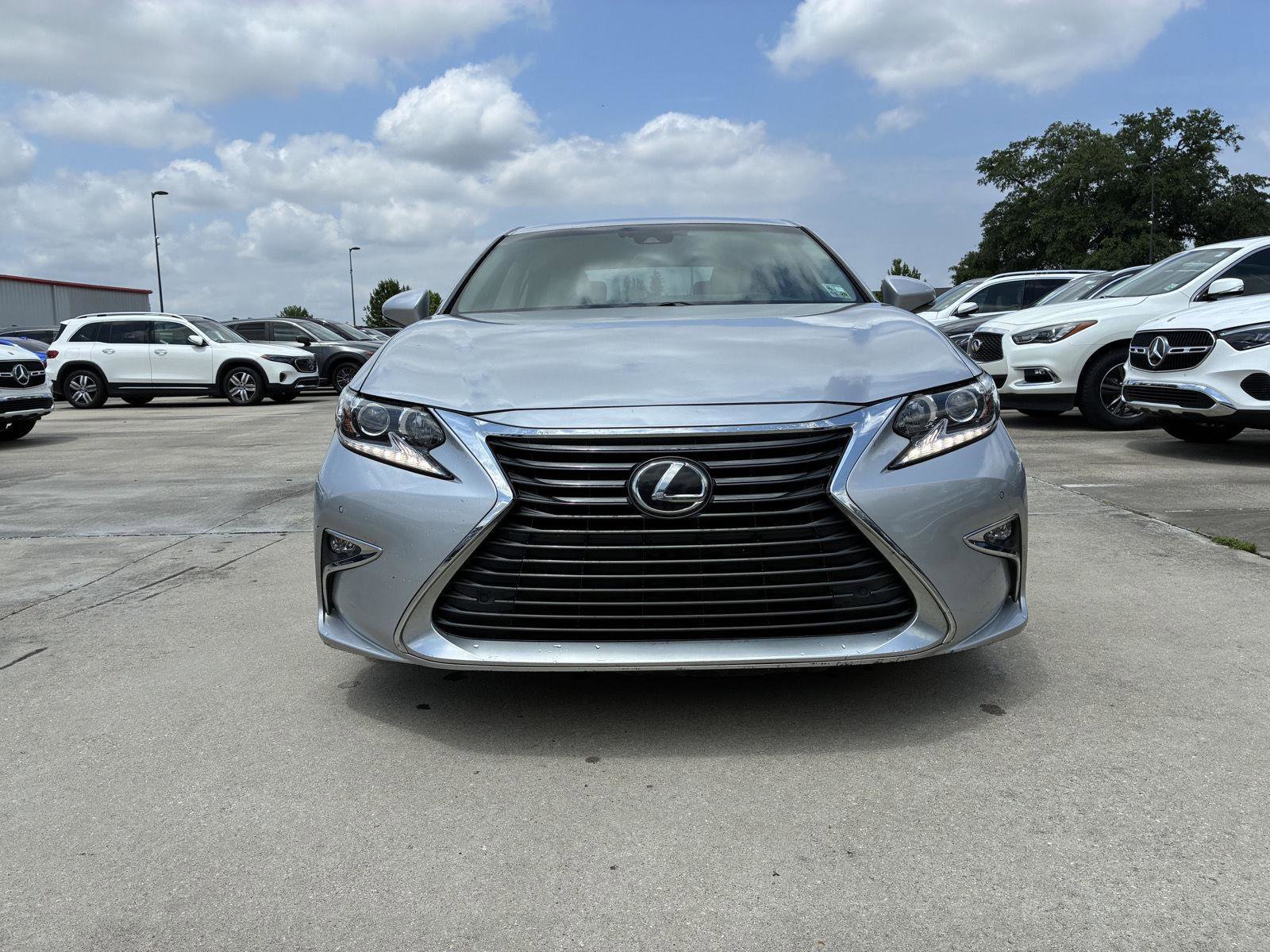 Used 2017 Lexus ES 350 w/ Premium Package FWD image 2
