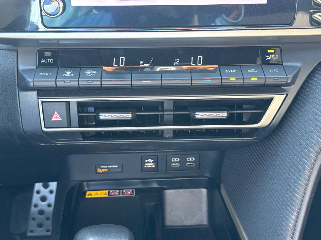 Used 2025 Toyota Camry SE FWD image 24
