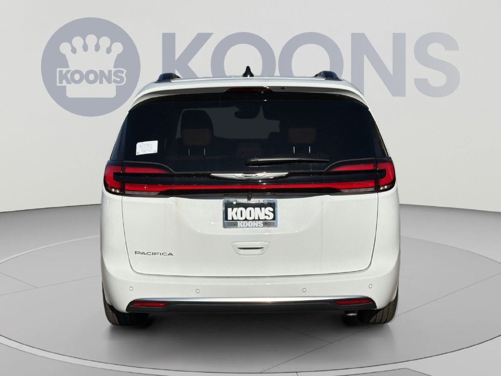 Used 2026 Chrysler Pacifica Pinnacle FWD image 5