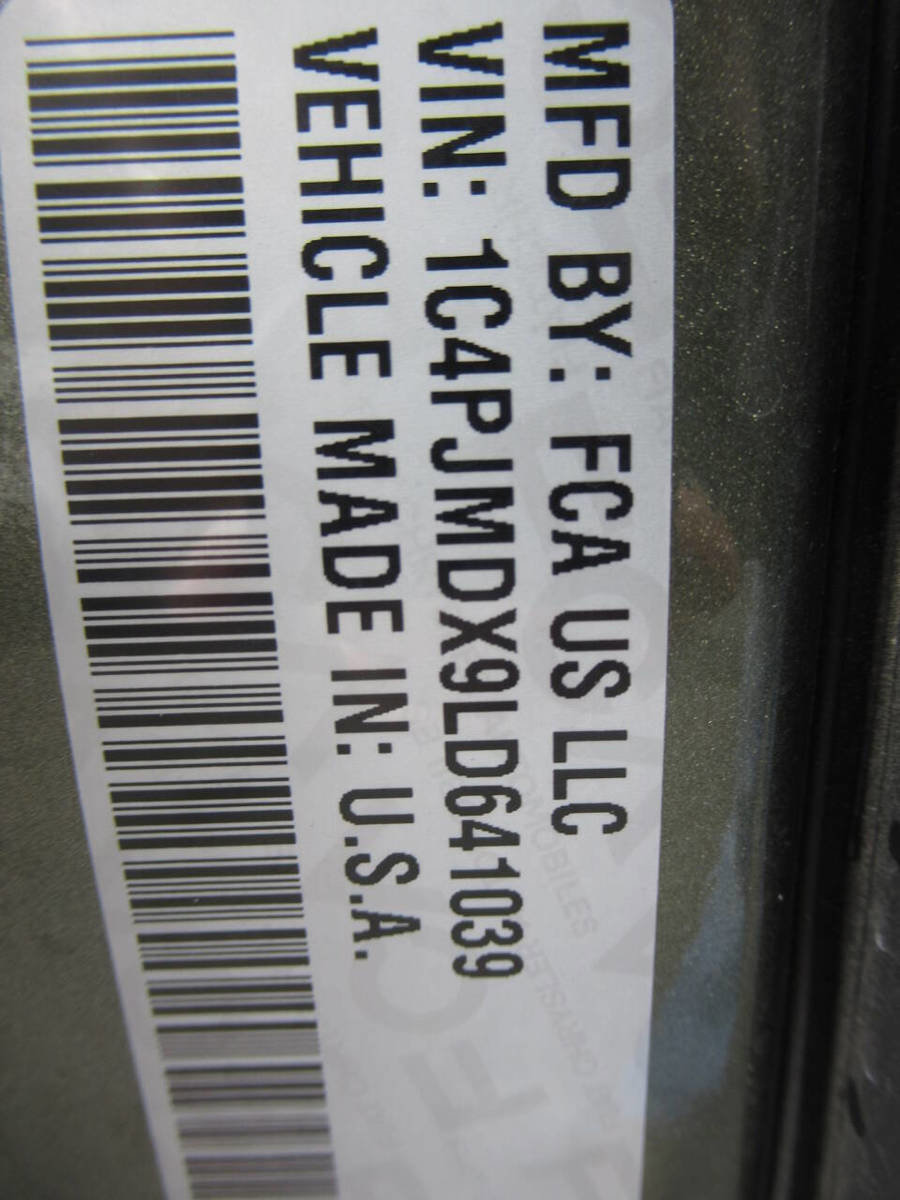 Used 2020 Jeep Cherokee Limited w/ Mopar Interior Package image 20