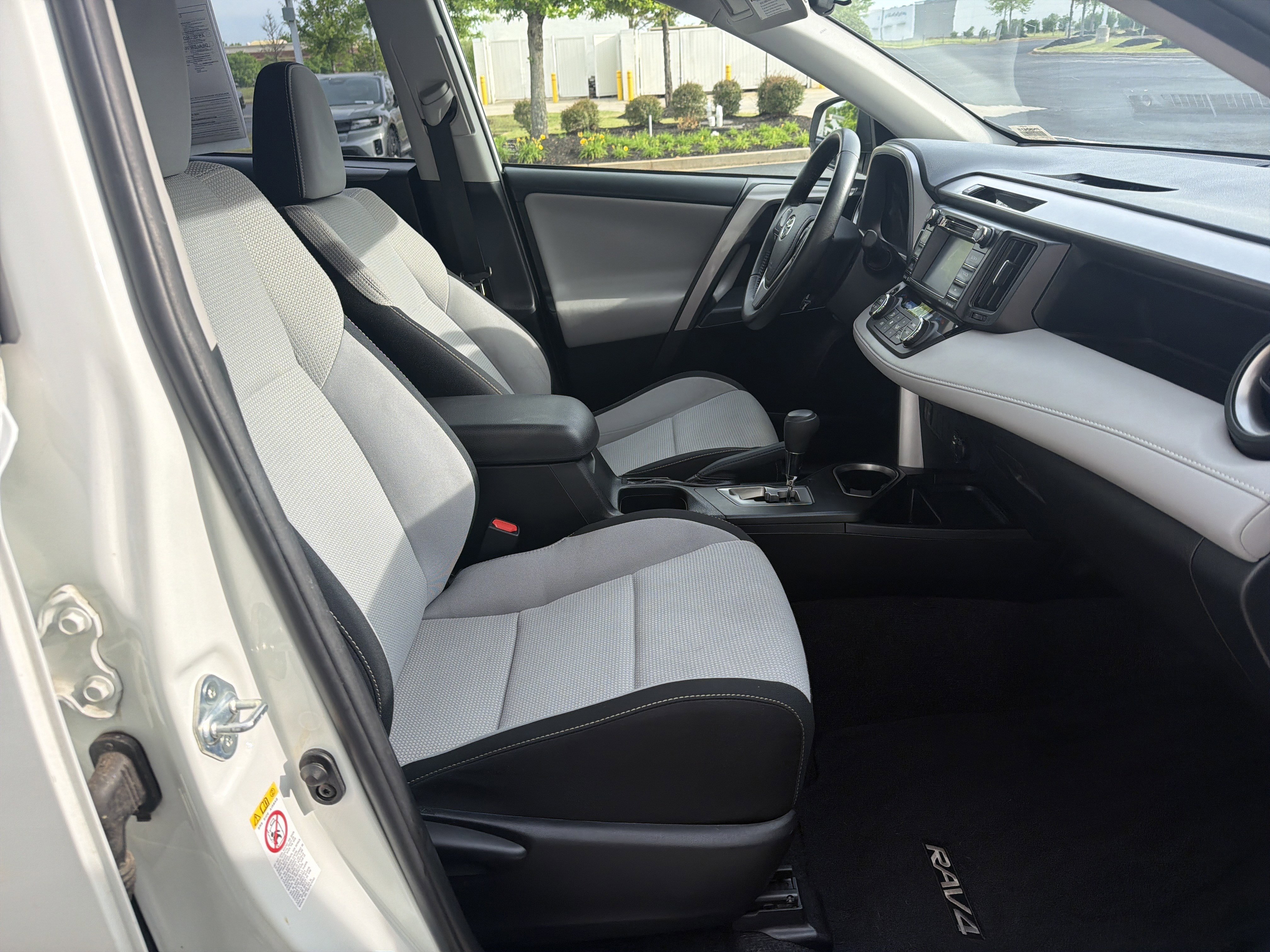 Used 2018 Toyota RAV4 XLE image 31