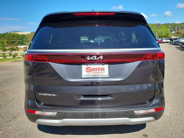 Used 2023 Kia Carnival LX FWD image 4
