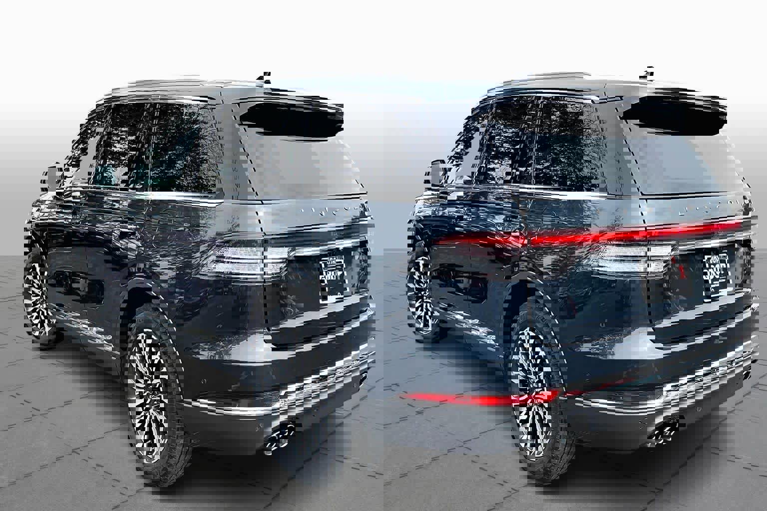 Used 2023 Lincoln Aviator Reserve w/ Equipment Group 201A image 11